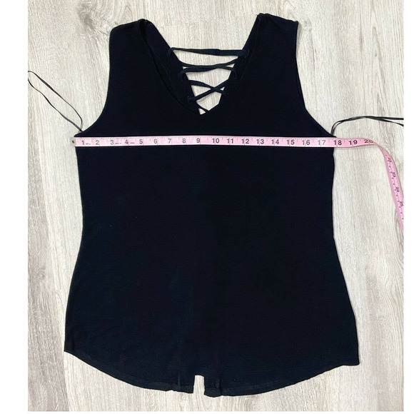 Sleeveless Lace up Back Workout Tee - Picture 3 of 9